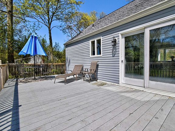 5th image of 270 Lilac Ln