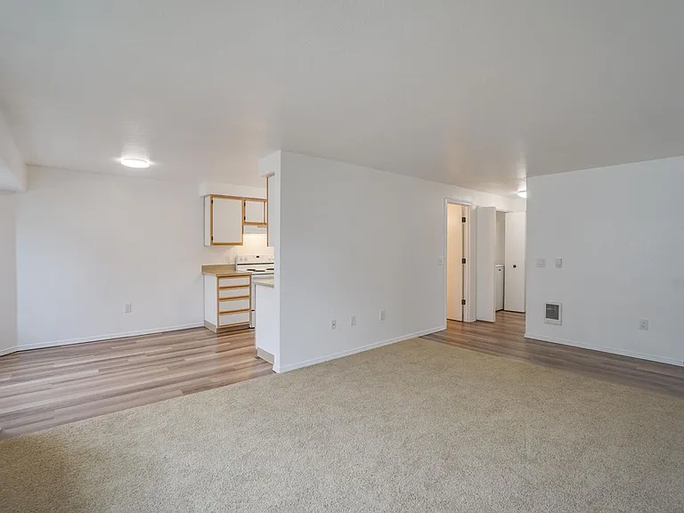 5075-5105 10th Ave NE — Photo 1