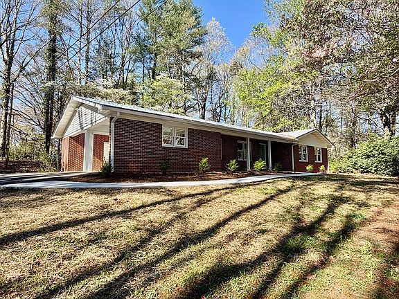 2nd image of 51 Lakeview Cir