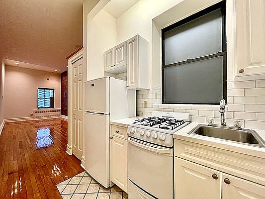 5th image of 316 E 34th St APT 1B