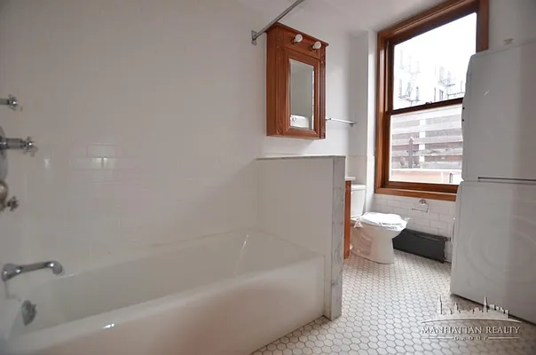 Rented by Manhattan Realty Group | media 8