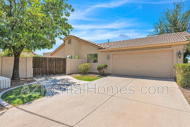 3 bed, 2.0 bath, 1715 sqft, $2,995 — Photo 3
