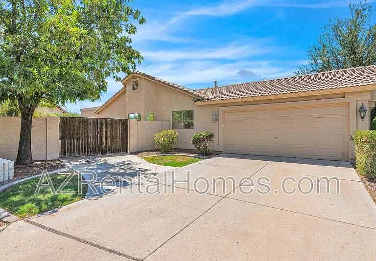 4891 S Rosemary Dr — Photo 3