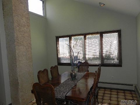 5th image of 872 Shari Ln