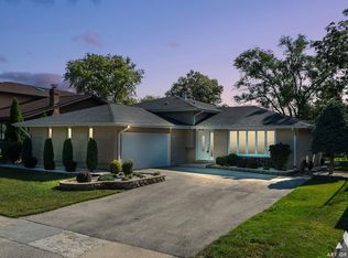 10327 S Alta Dr, Palos Hills, IL