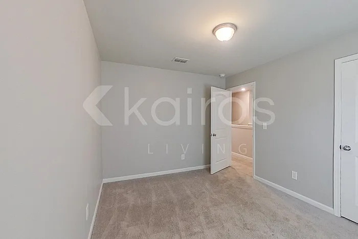 111 Lochwolde Dr — Photo 16