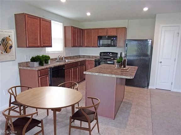 3rd image of 5284 Decker St