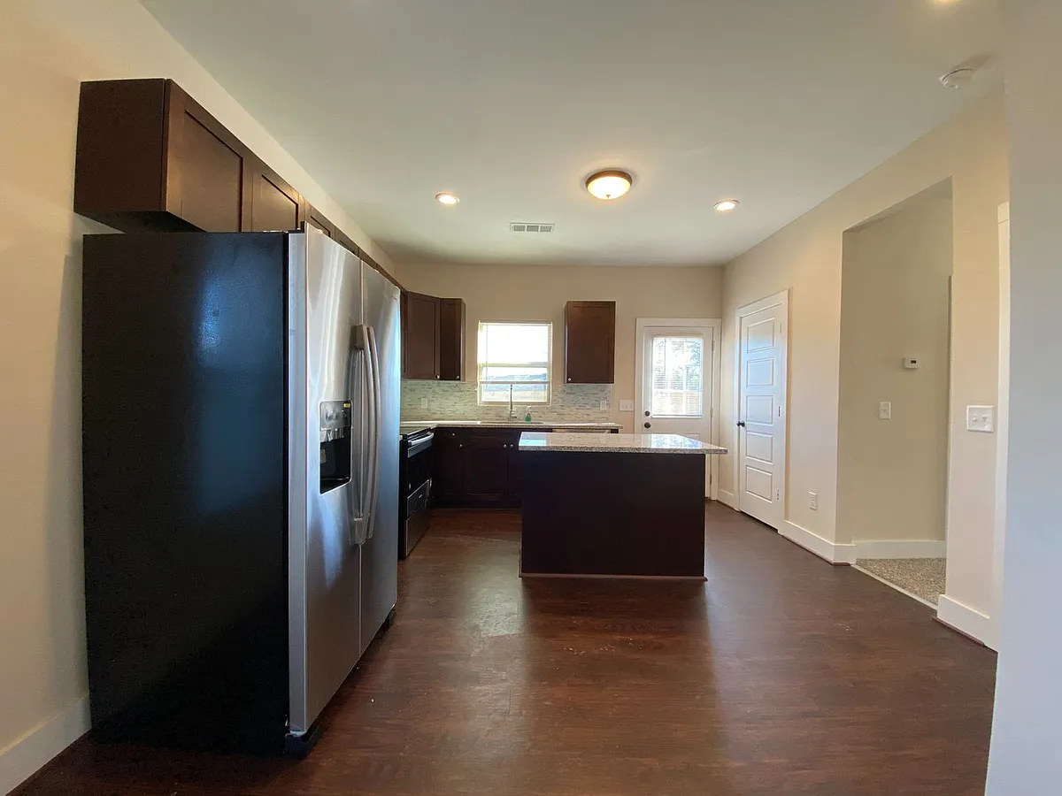 Building Photo - 6206 Cathwick Dr