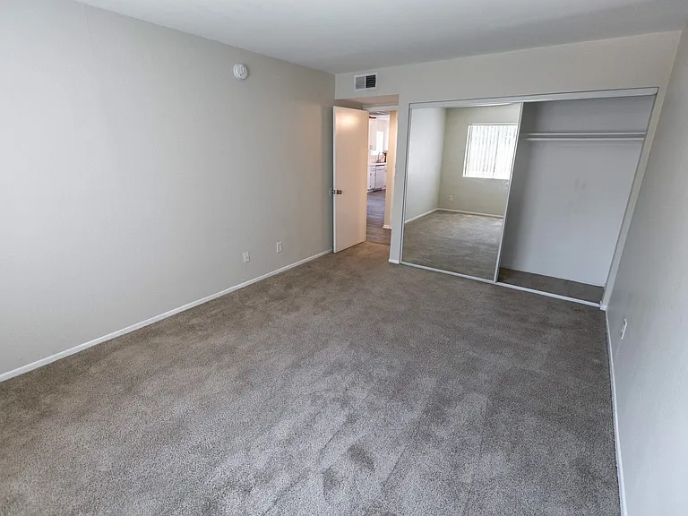 6651 Haskell Ave — Photo 29