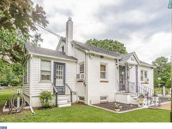 3rd image of 829 Hickory Ave