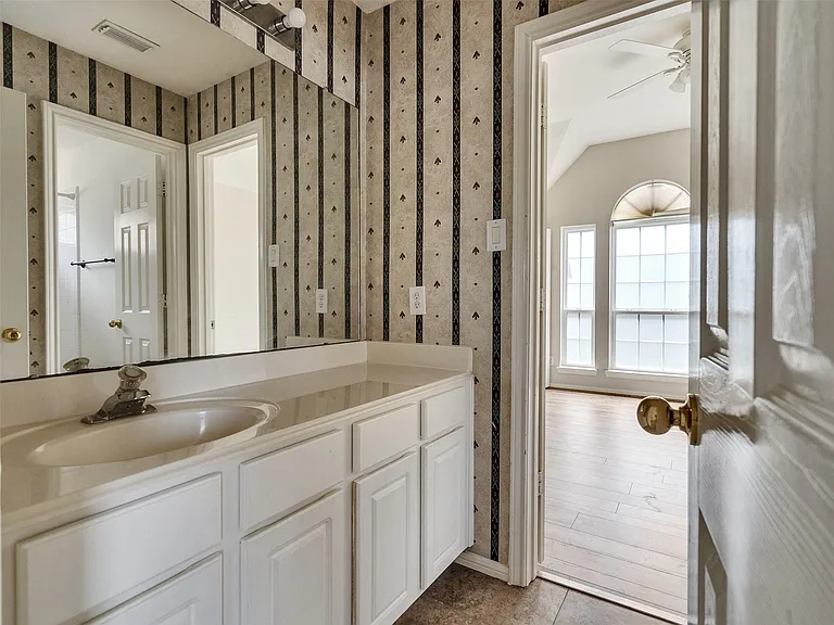 3902 Breaux Bridge Ln — Photo 40