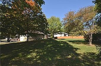 4th image of 17 Collins Dr