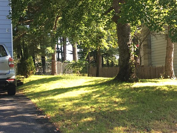 3rd image of 32 Lamplighter Ln