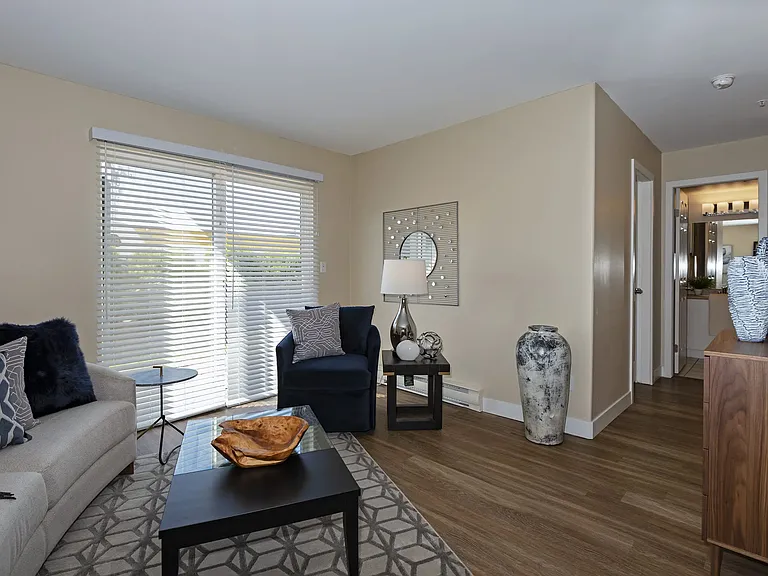 559 Nicola St — Photo 17