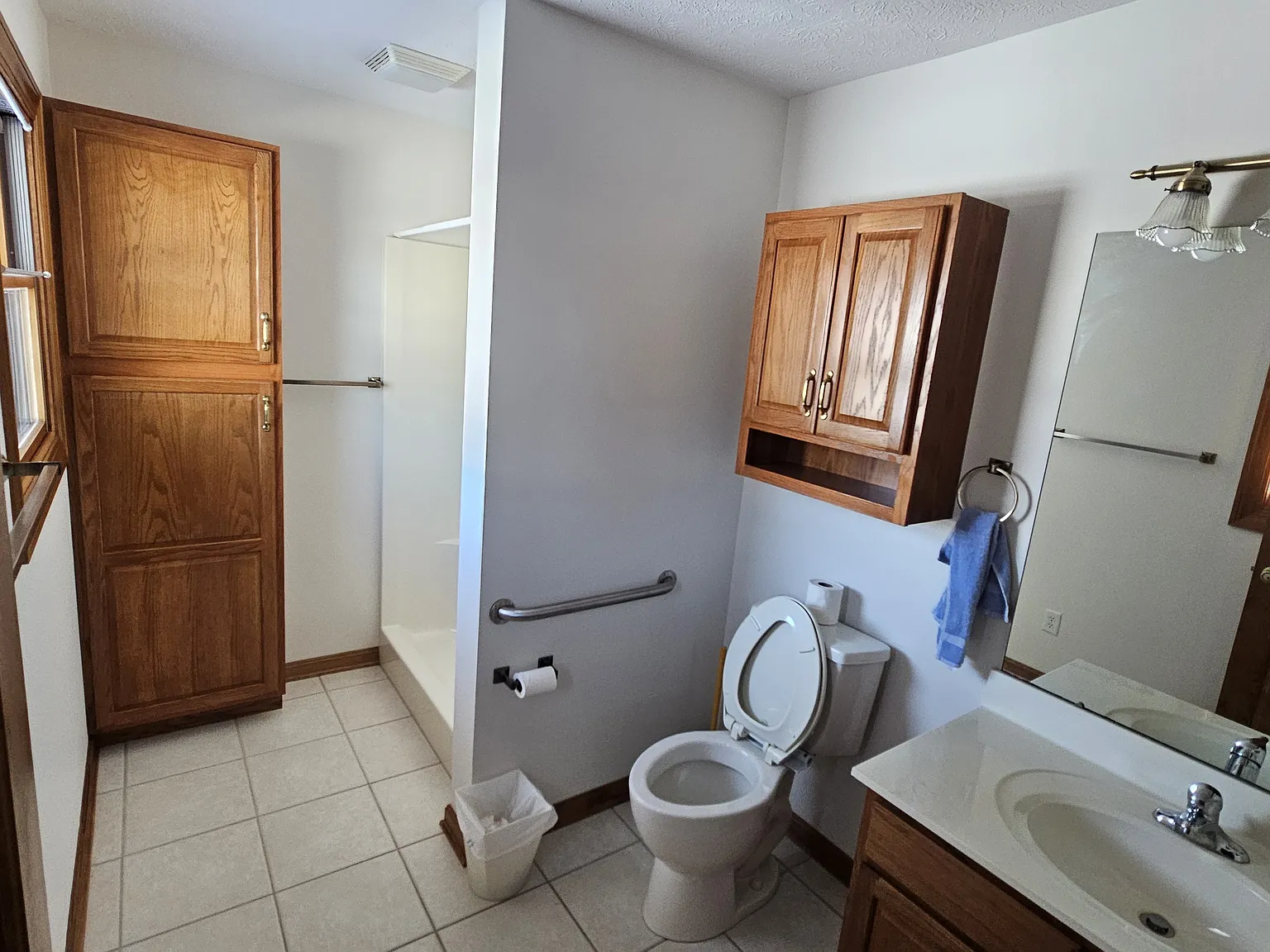 4 bed, 1776 sqft, $2,100 — Photo 3