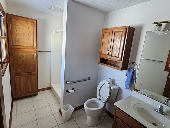 3rd image of 3824 E Diamond Ave