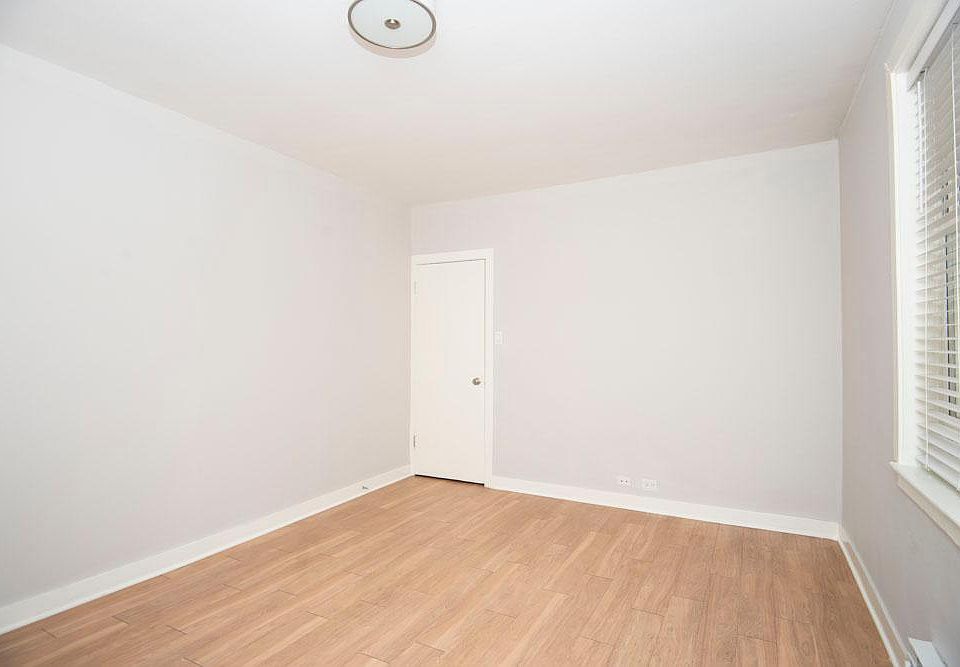 1st image of 511-513 W Belmont Ave #61