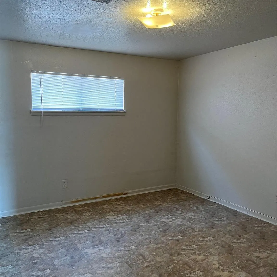 2 bed, 1.0 bath, 824 sqft, $950 — Photo 3