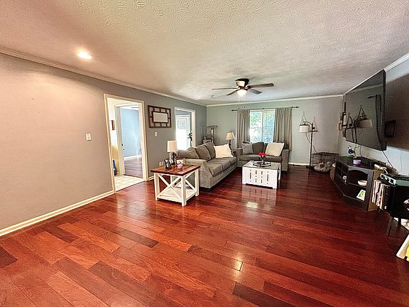 3rd image of 255 Hillington Dr