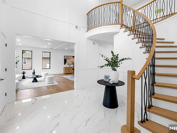 2nd image of 452 Oregon St