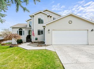 402 Apple Way, Selah, WA 98942