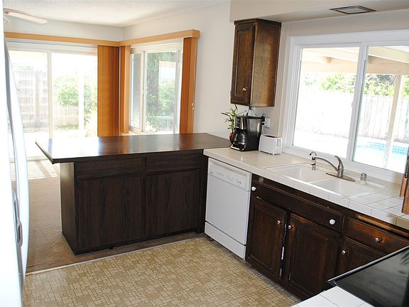 4th image of 5841 Antigua Blvd