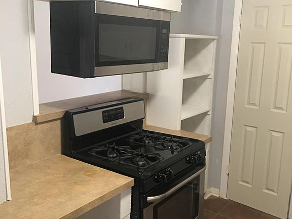 4th image of 3726 Devonshire Ct W