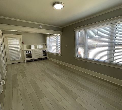 3rd image of 1119 E Appleton St #1121-1/2