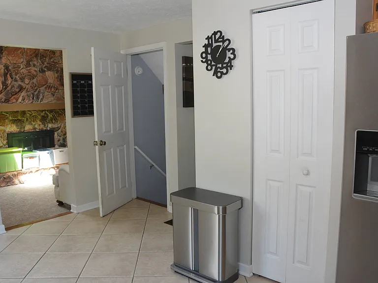 117 Huron Dr — Photo 5