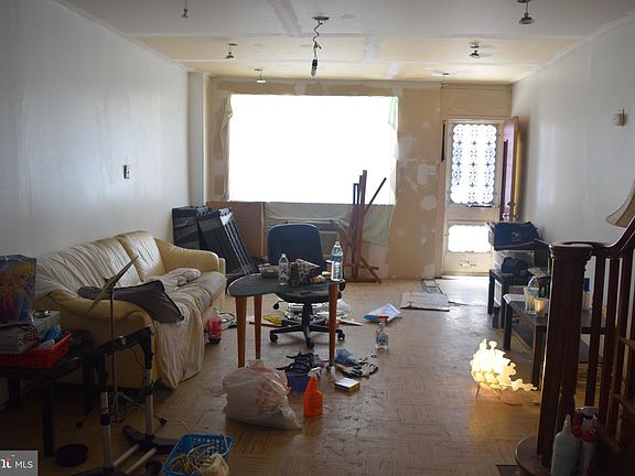 3rd image of 129 Dudley St