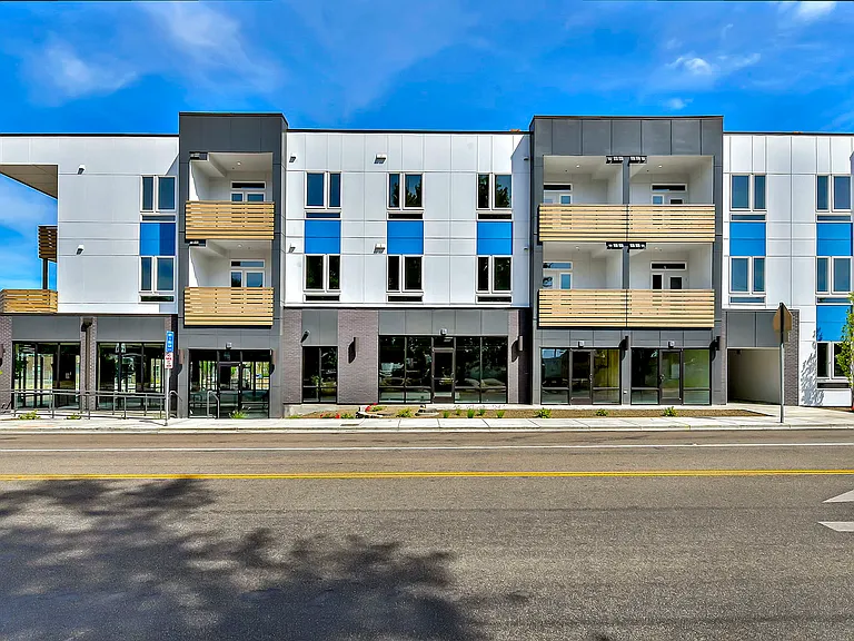 Parkway Apartments — Photo 15