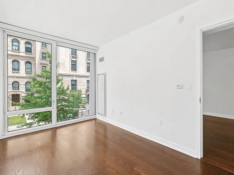 400 W 113th St #327 — Photo 11
