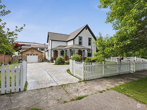 2nd image of 915 Legion Way SE