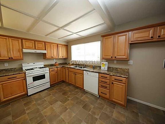 4th image of 4961 Powell Ave