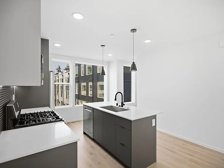 12512 35th Ave NE #F — Photo 6