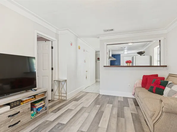 2421 Boyd St, Dallas, TX 75224