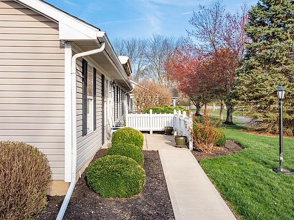 3rd image of 1377 Hillview Cir W