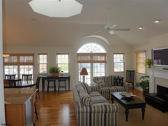 5th image of 1826 Wesley Ave #2nd floor