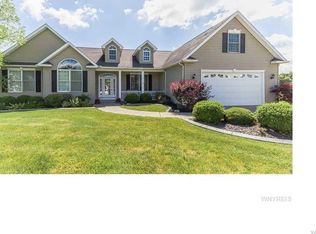 7277 Ridgeview Dr W, North Tonawanda, NY 14120