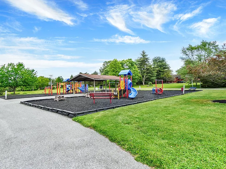 655 Fisher Dr — Photo 13