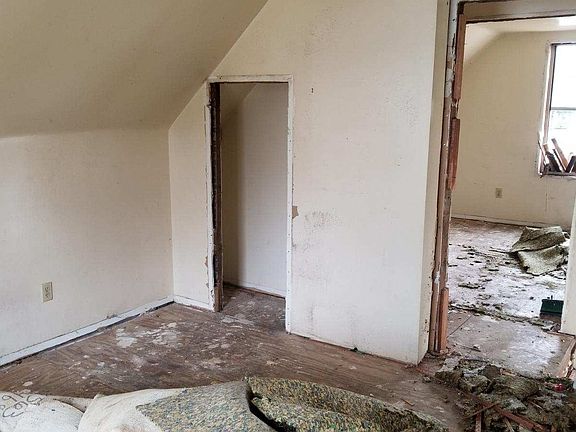 4th image of 786 Stewart Ave