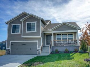 1119 SW 8th St, Oak Grove, MO 64075