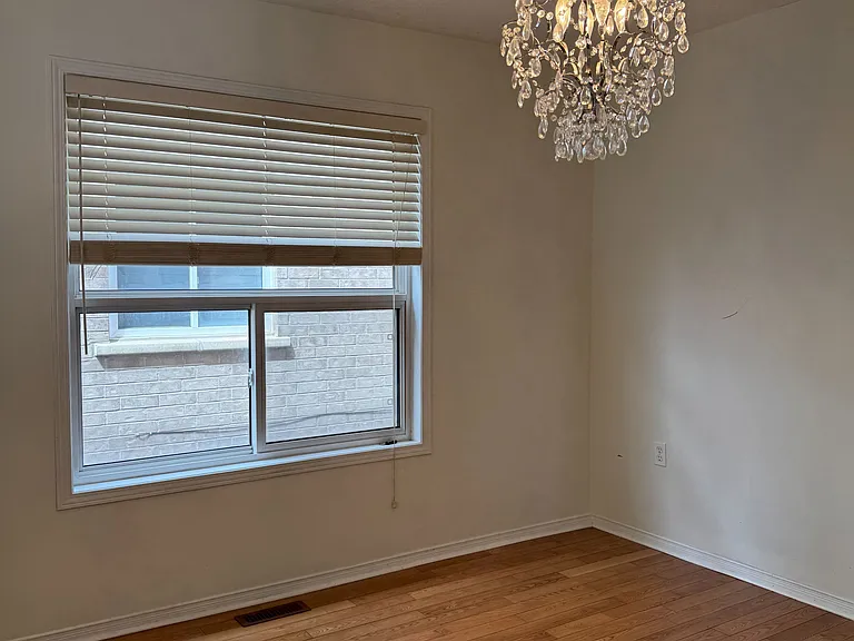 58 Brentcliff Dr #UPPER — Photo 7