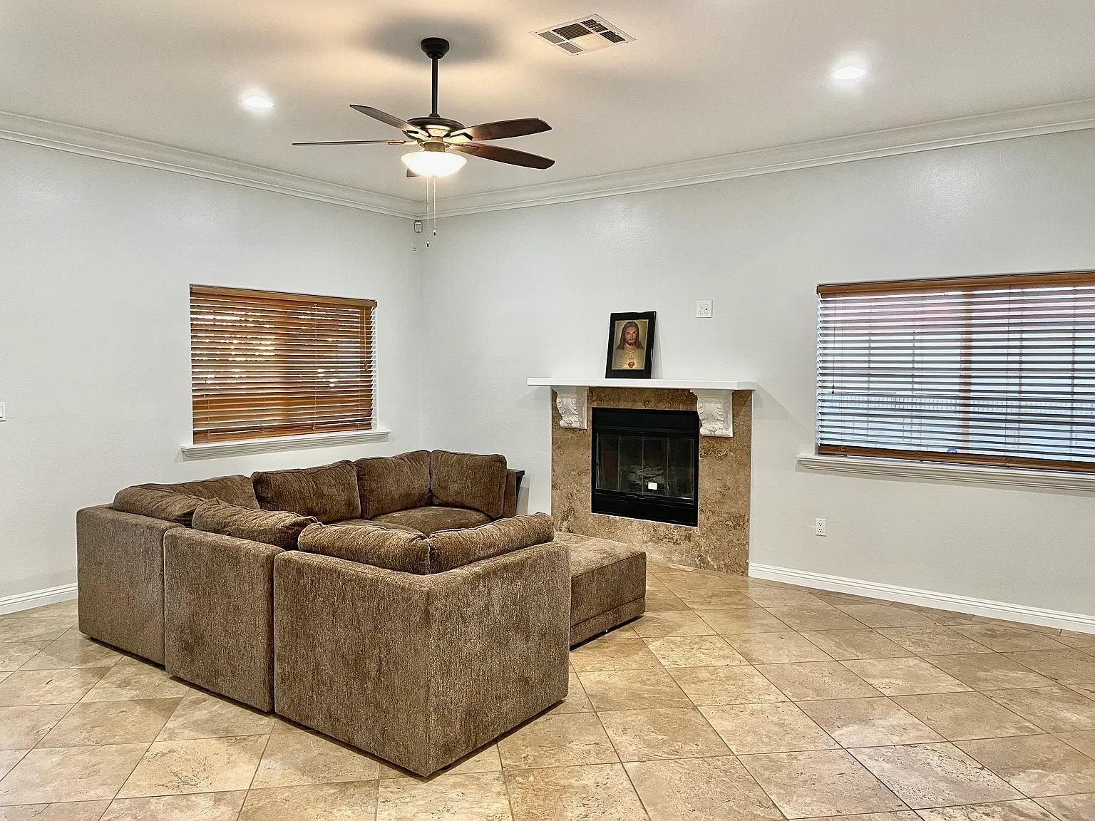 4 bed, 2140 sqft, $5,500 — Photo 2