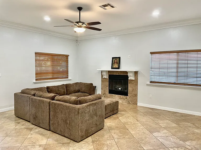 10102 Imperial Ave — Photo 2