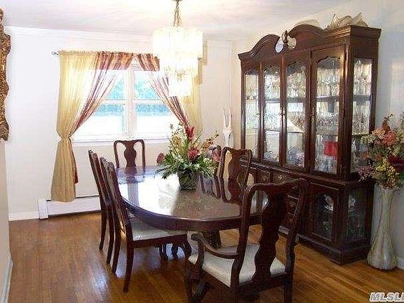 5th image of 529 Ronkonkoma Ave
