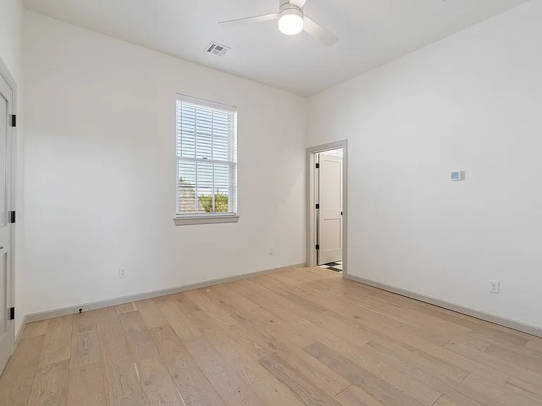 18835 Selah Way — Photo 35