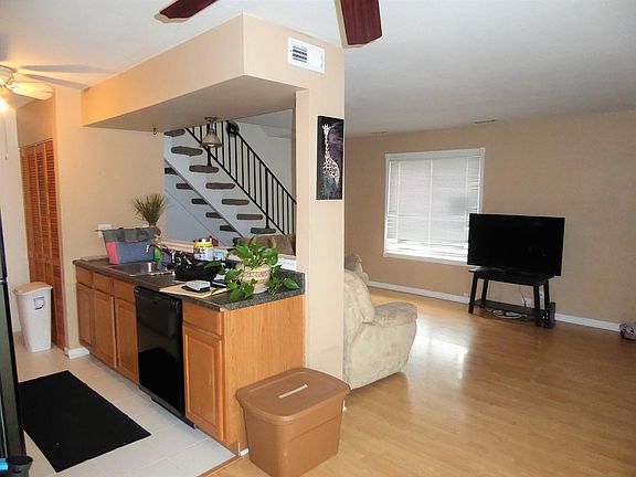 4th image of 1544 Cornell Dr