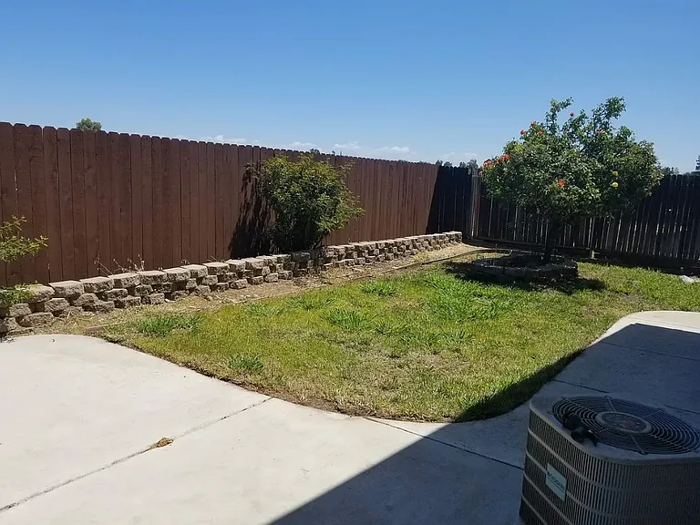2215 Roberta Ave — Photo 11