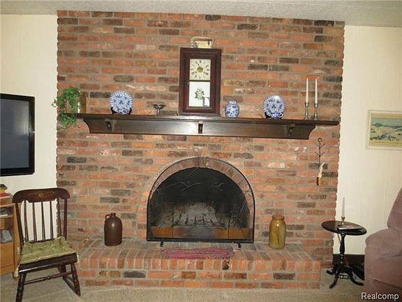 3rd image of 653 Michelle Ct